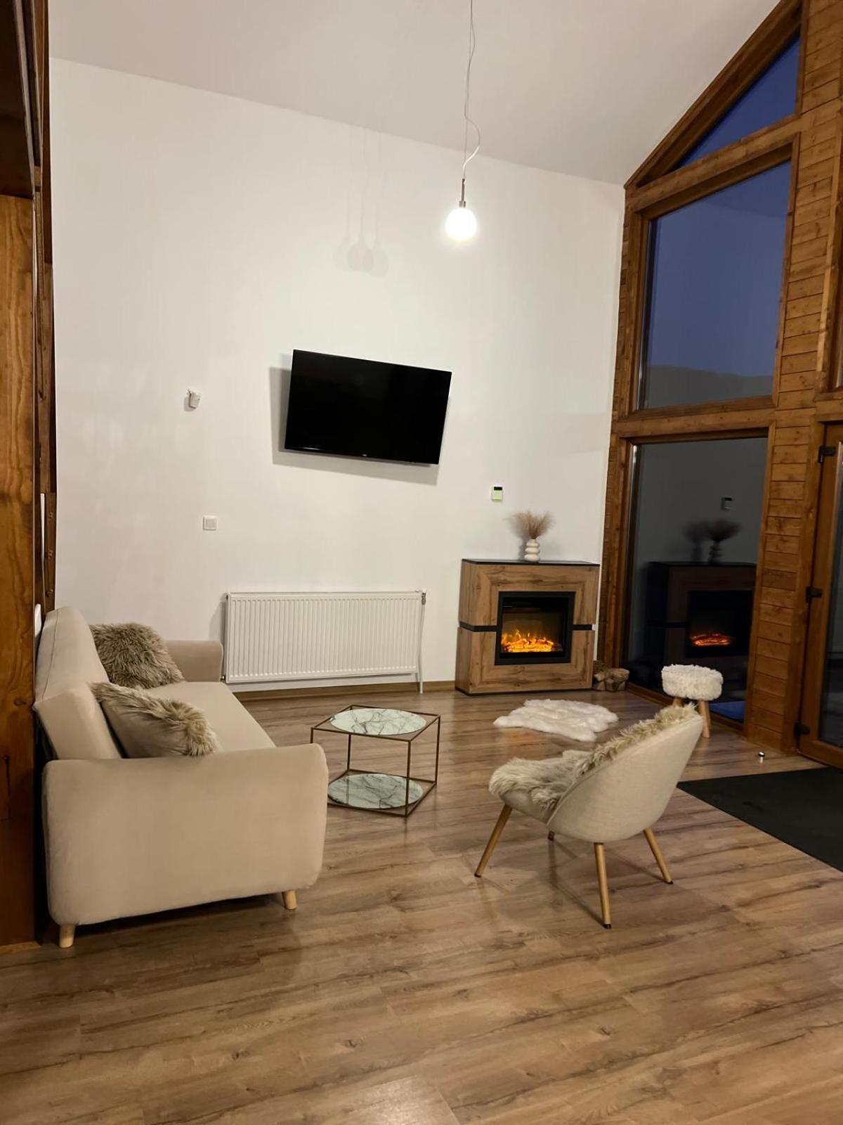 Le Chalet M - Cabana Cu O Panorama De Poveste. Surdesti  Eksteriør billede