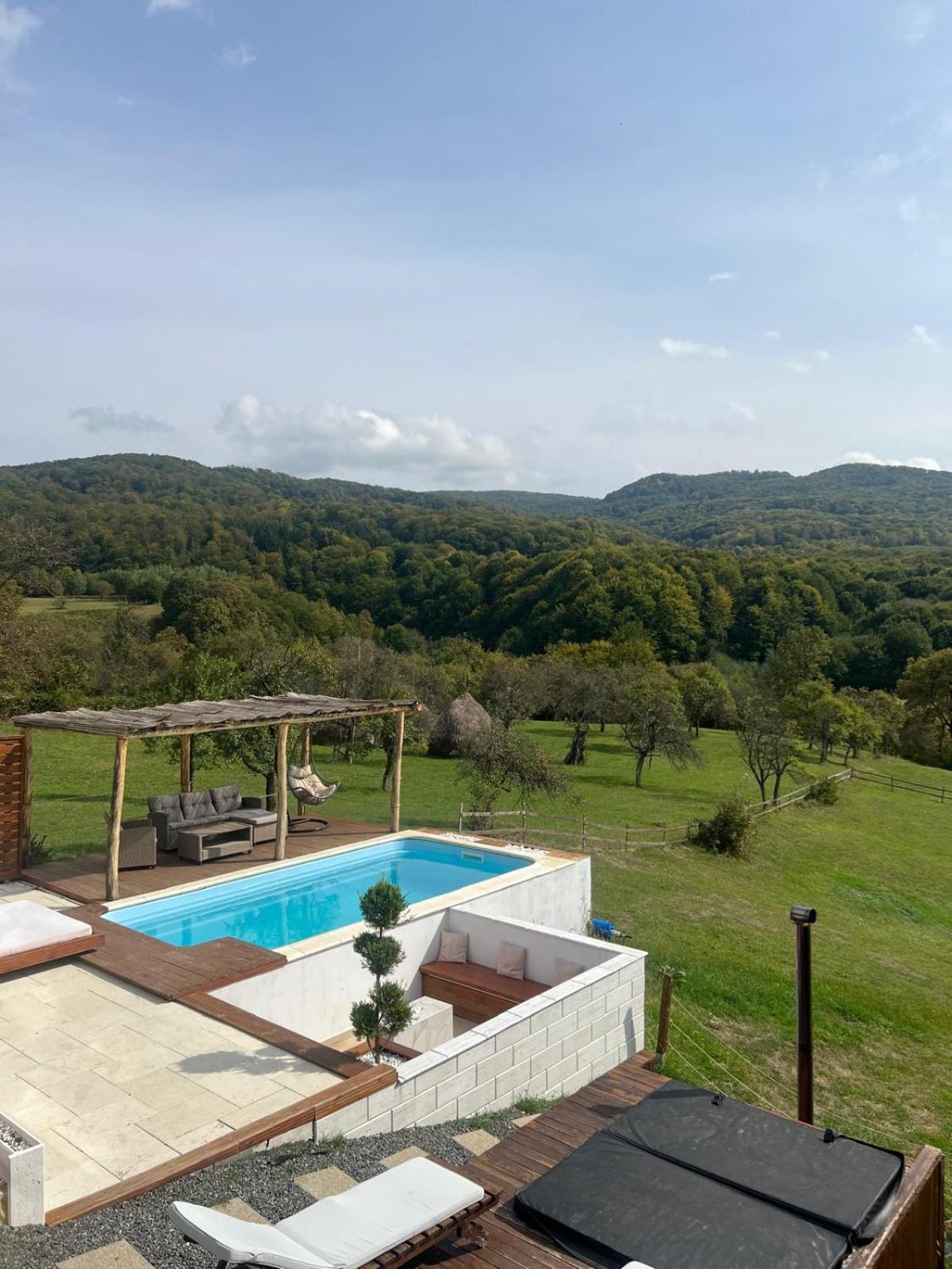 Le Chalet M - Cabana Cu O Panorama De Poveste. Surdesti  Eksteriør billede