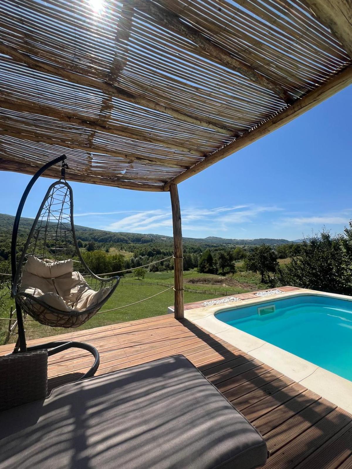 Le Chalet M - Cabana Cu O Panorama De Poveste. Surdesti  Eksteriør billede