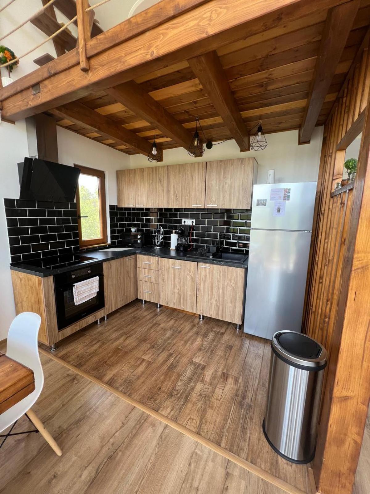 Le Chalet M - Cabana Cu O Panorama De Poveste. Surdesti  Eksteriør billede