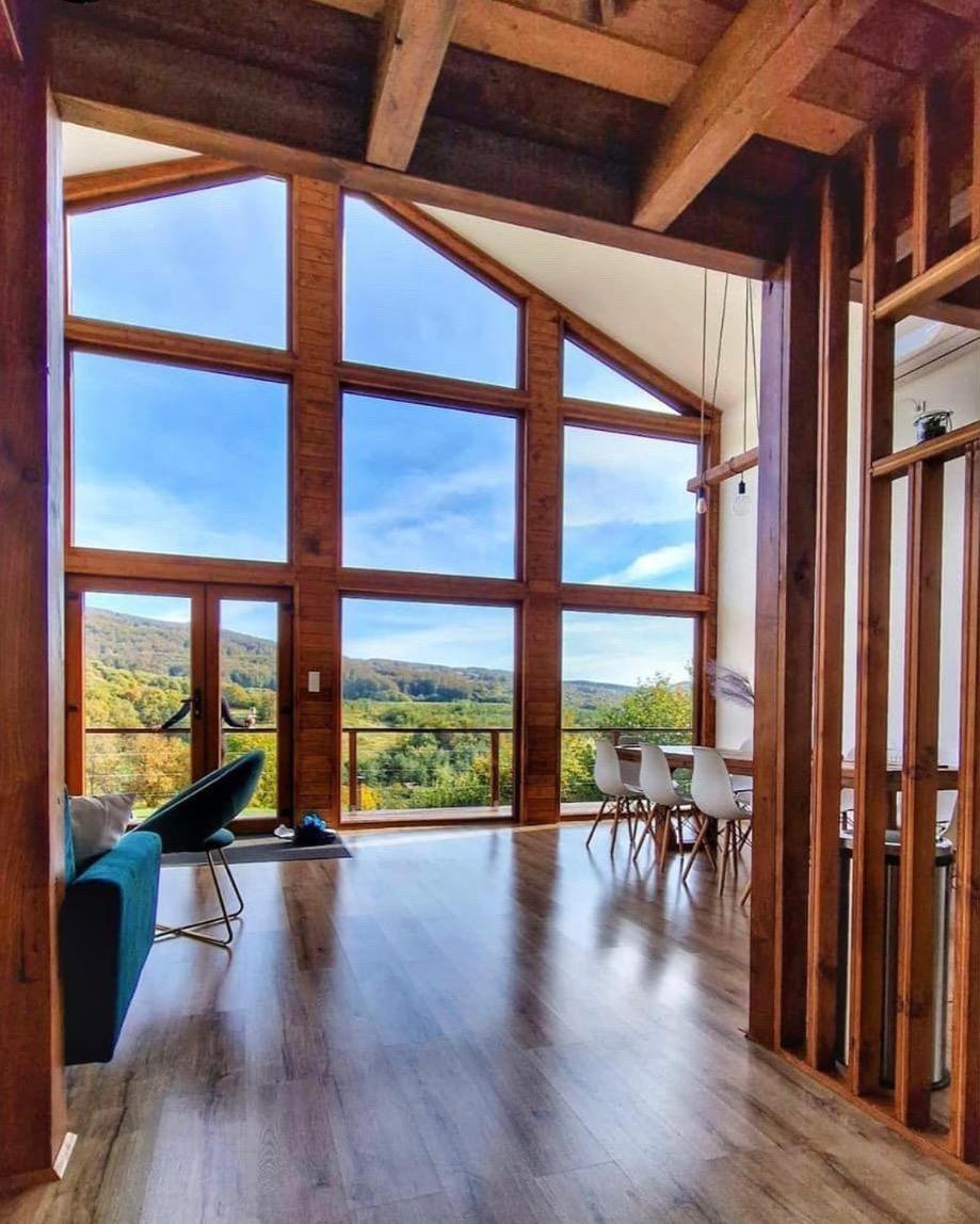 Le Chalet M - Cabana Cu O Panorama De Poveste. Surdesti  Eksteriør billede