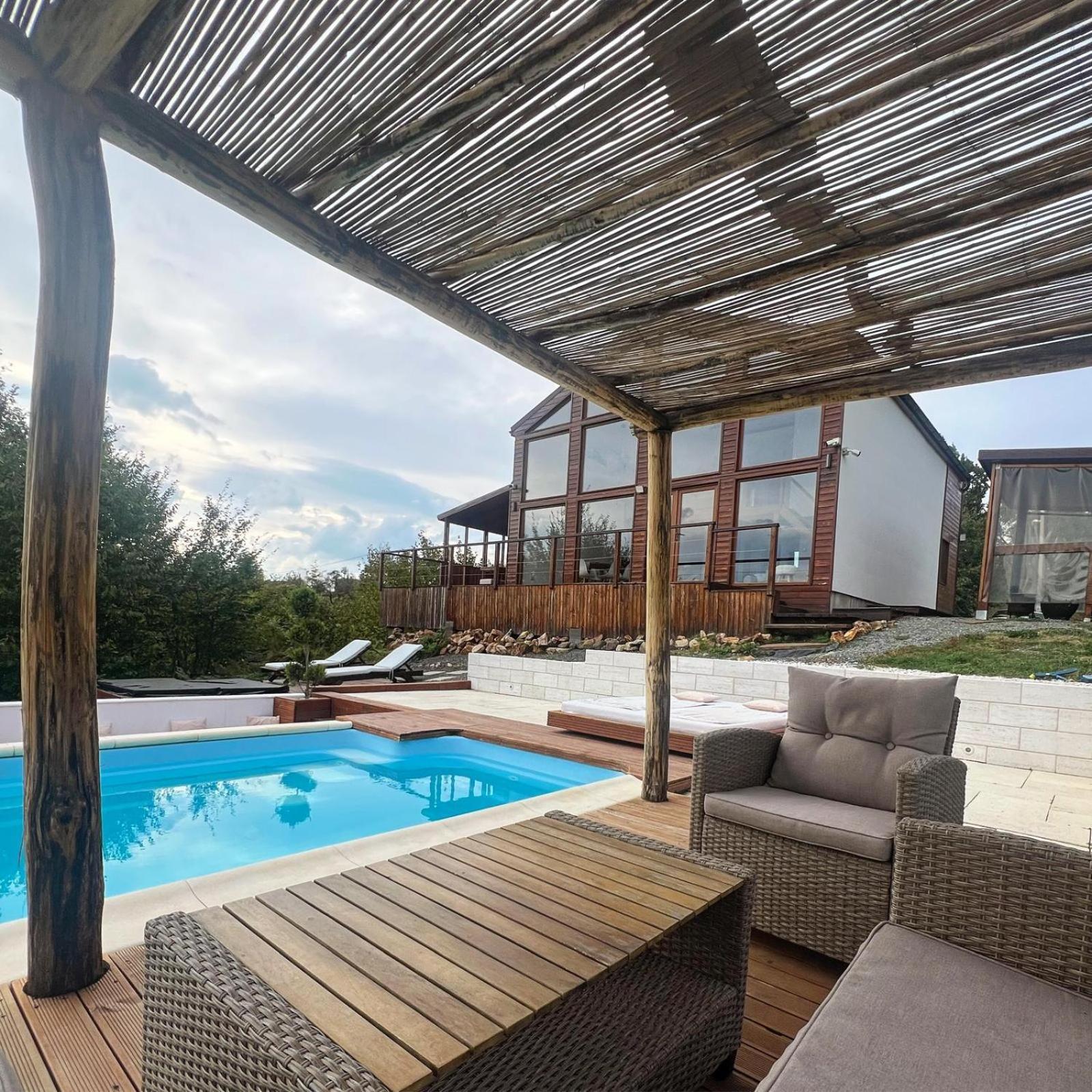 Le Chalet M - Cabana Cu O Panorama De Poveste. Surdesti  Eksteriør billede