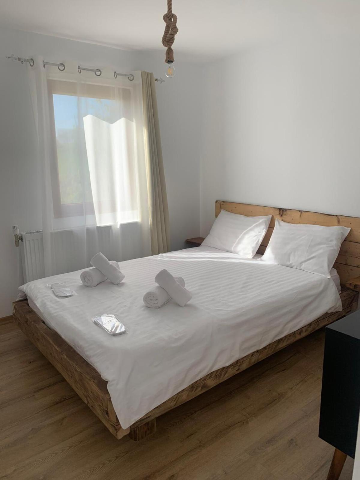 Le Chalet M - Cabana Cu O Panorama De Poveste. Surdesti  Eksteriør billede